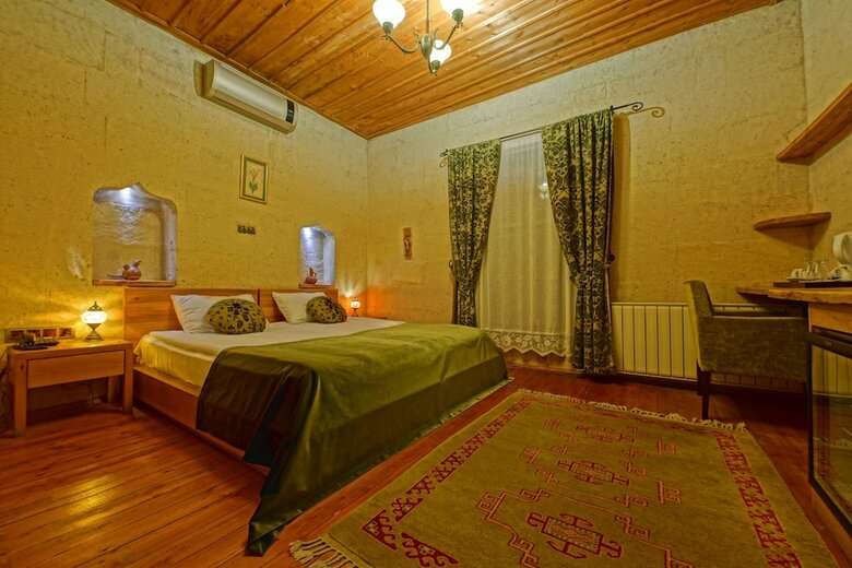 Hotel La Casa Cave