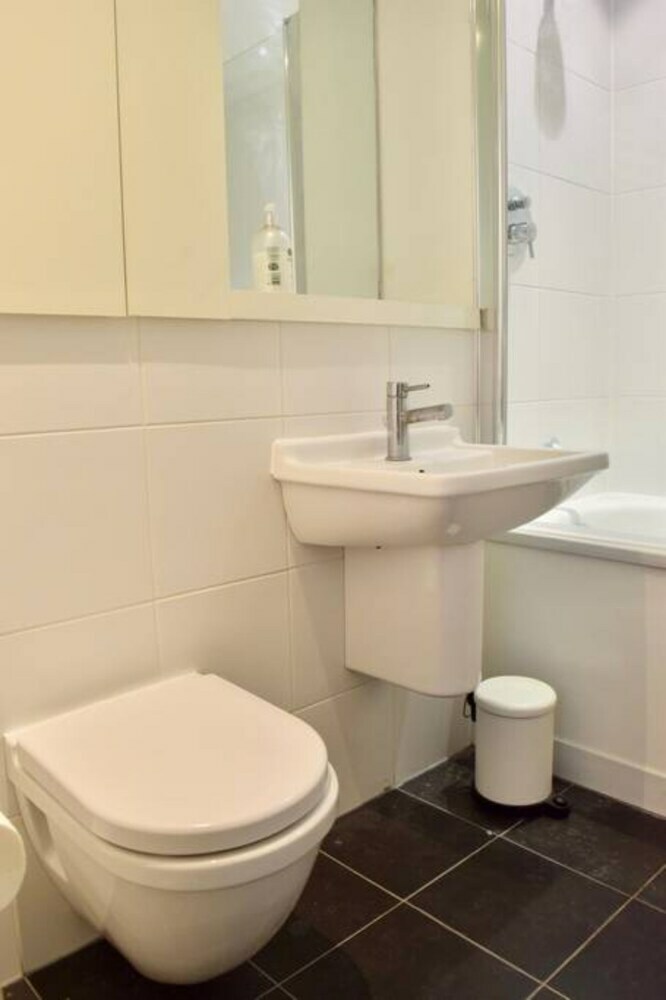Modern 1 Bedroom Flat In Canary Wharf