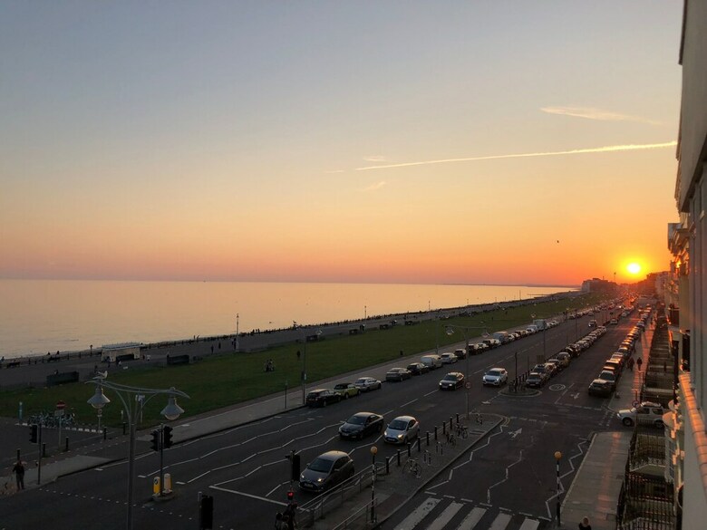 Apartamentos 2 Bedroom Flat With Stunning Sea Views And Balcony