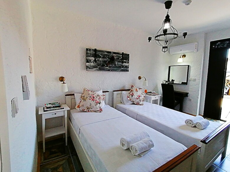 Alacat? Albatross Hotel