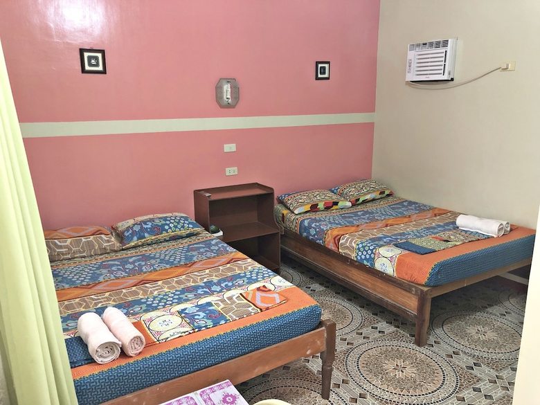 Hotel White Beach Lodge & Restaurant