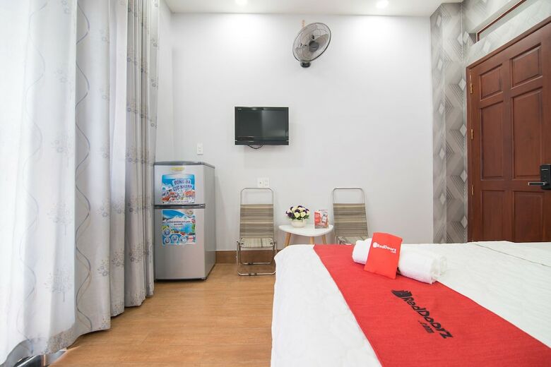 Hotel Reddoorz Plus @ Huynh Tan Phat