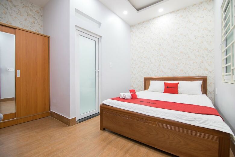 Hotel Reddoorz Plus @ Huynh Tan Phat