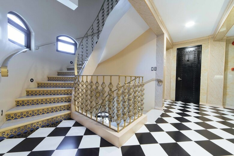 Hotel Reddoorz Plus @ Aguirre Avenue Bf Homes