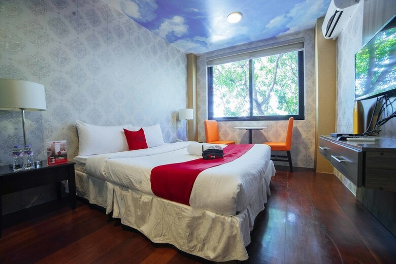 Hotel Reddoorz Plus @ Aguirre Avenue Bf Homes