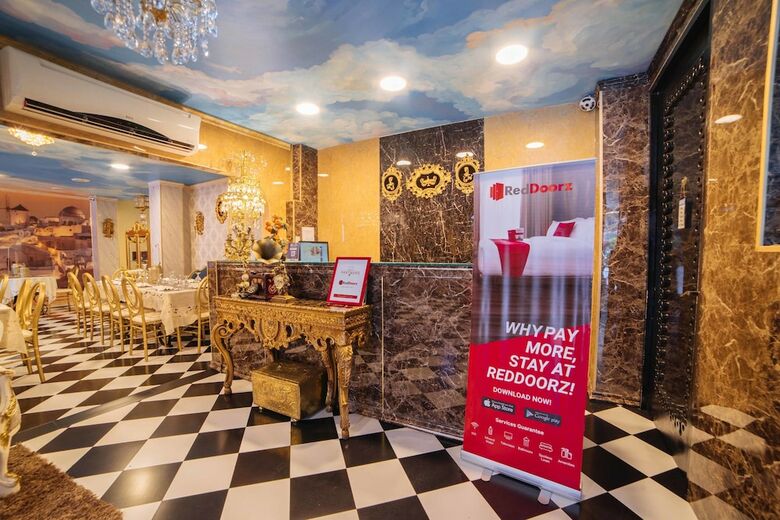 Hotel Reddoorz Plus @ Aguirre Avenue Bf Homes