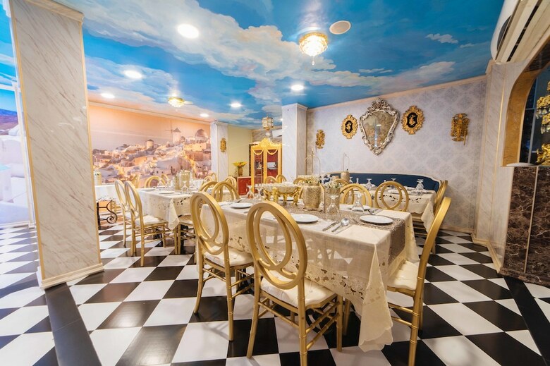 Hotel Reddoorz Plus @ Aguirre Avenue Bf Homes