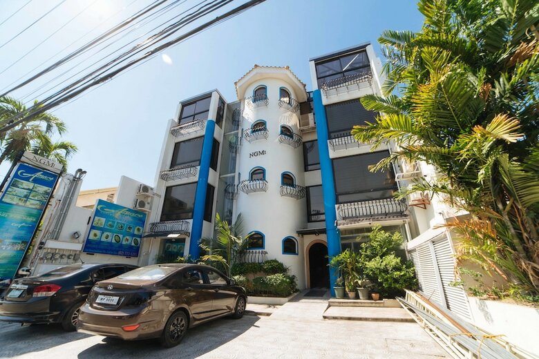 Hotel Reddoorz Plus @ Aguirre Avenue Bf Homes