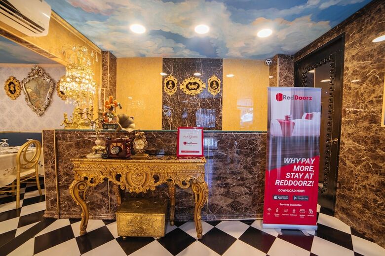 Hotel Reddoorz Plus @ Aguirre Avenue Bf Homes
