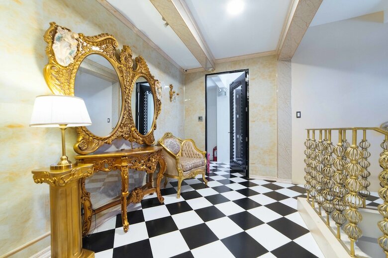 Hotel Reddoorz Plus @ Aguirre Avenue Bf Homes