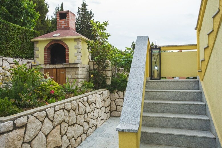 Apartments Lidija Palit