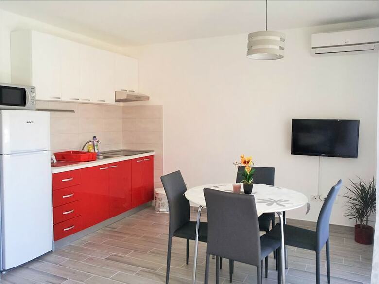 Apartments Zora 1629