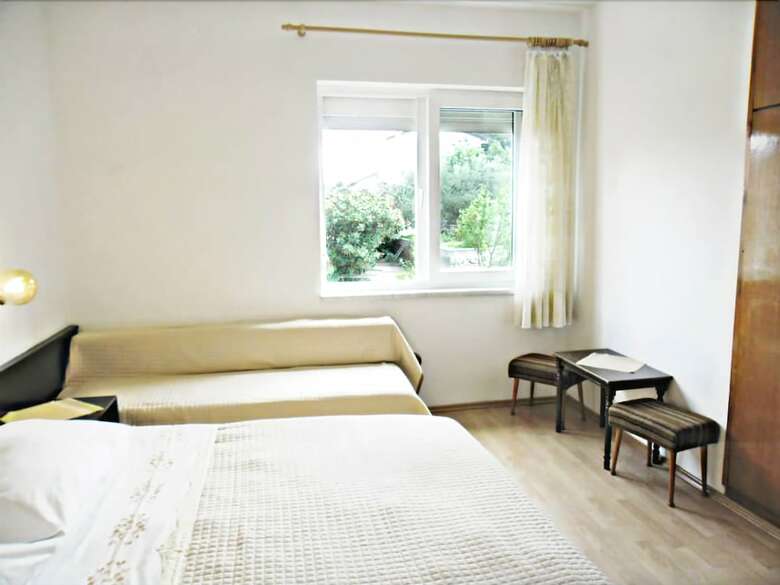 Apartments Josip / Three Bedrooms A1