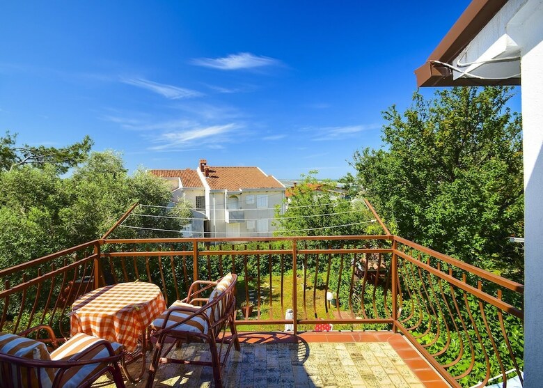 Holiday House Mira