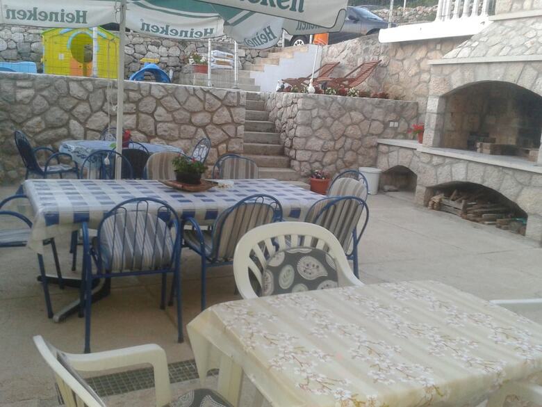 Apartments Bareti?