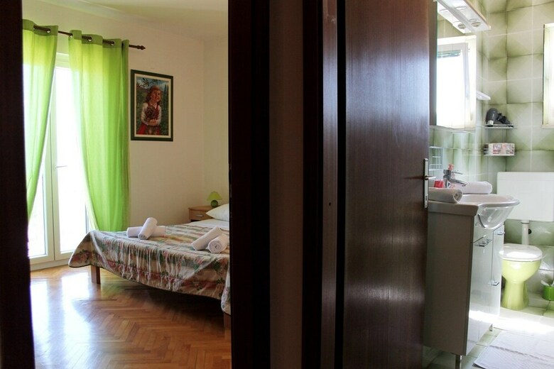 Apartments Marinovi?