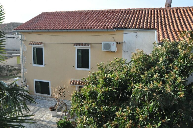 Apartamentos House Percan Zora