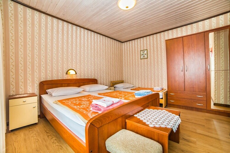 Apartments Javoran