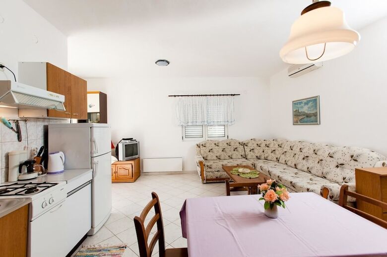 Apartments An?eli? Vinisce