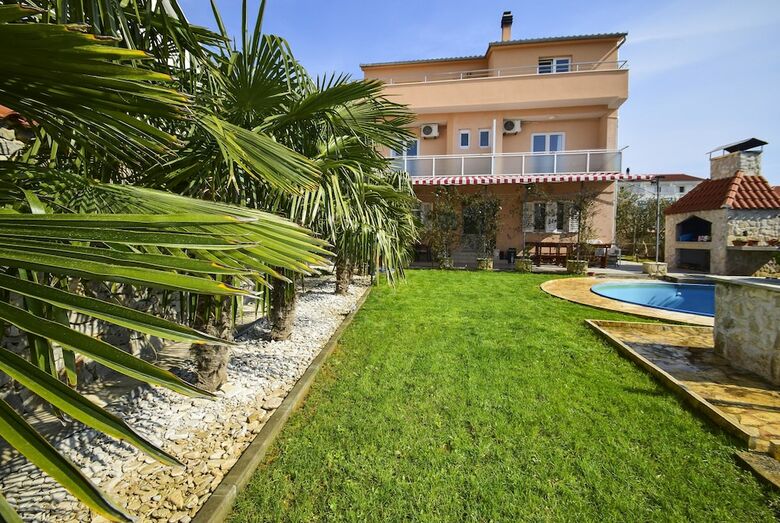Villa Vesna / House Ukic