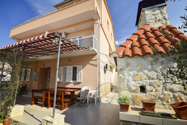 Villa Vesna / House Ukic