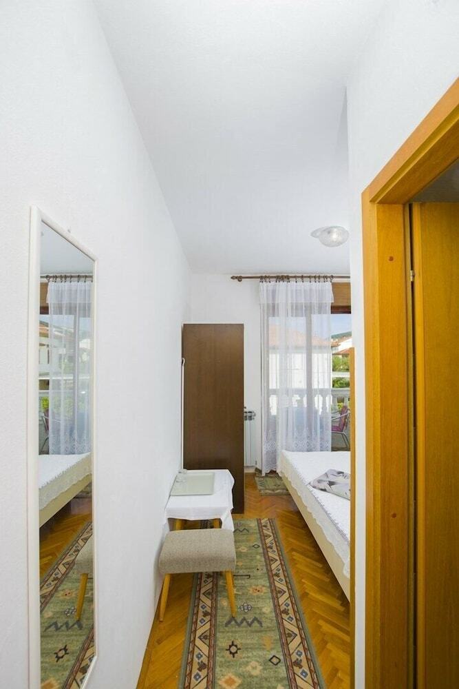 Apartments And Rooms Krstini?