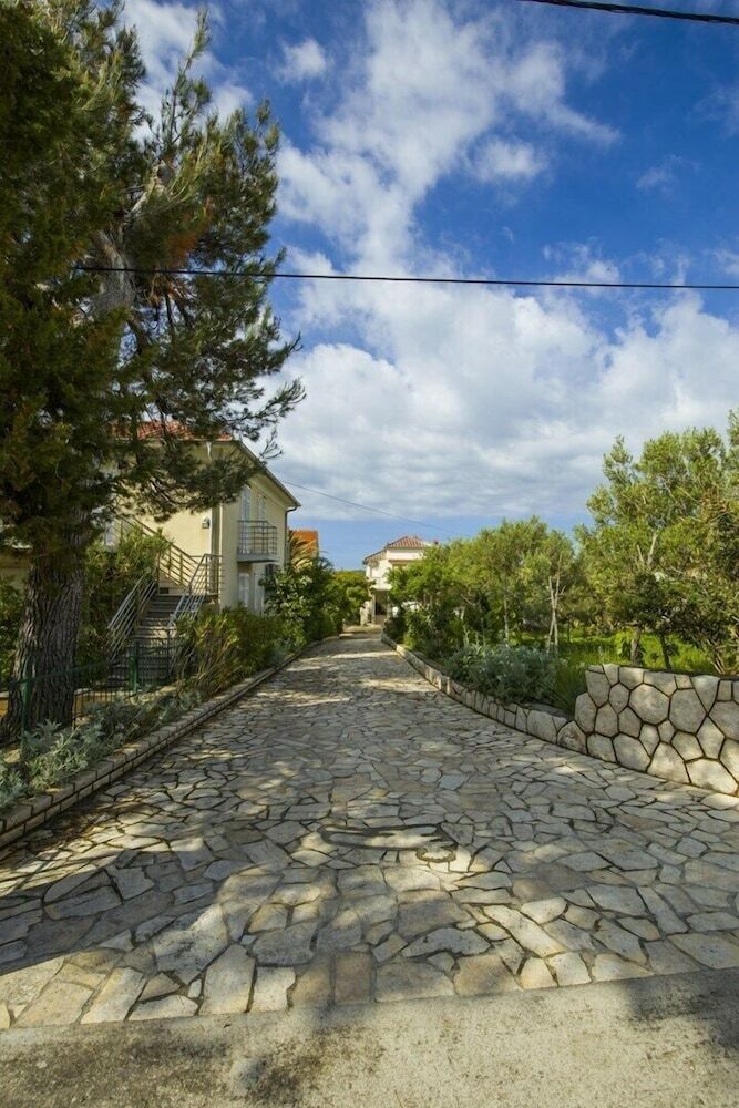 Apartments And Rooms Krstini?