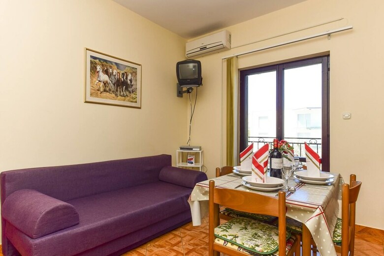 Apartments And Rooms Vuki?