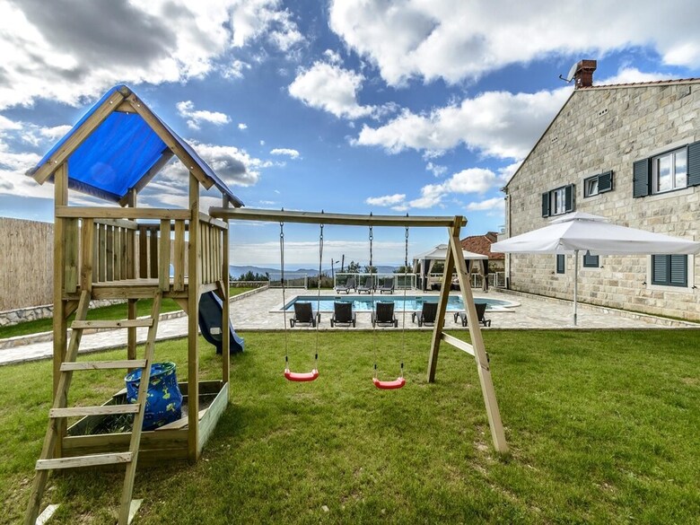Villa Pave / Six Bedrooms H1