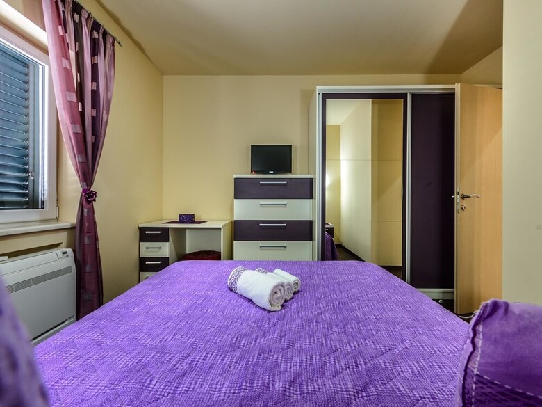 Villa Pave / Six Bedrooms H1