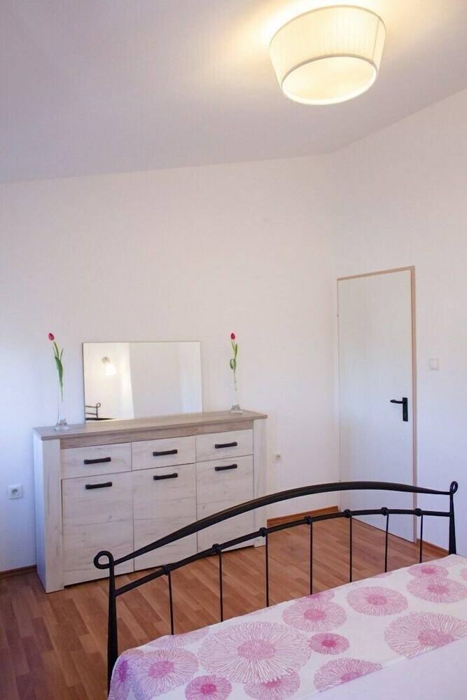 Apartments Ivo 1728