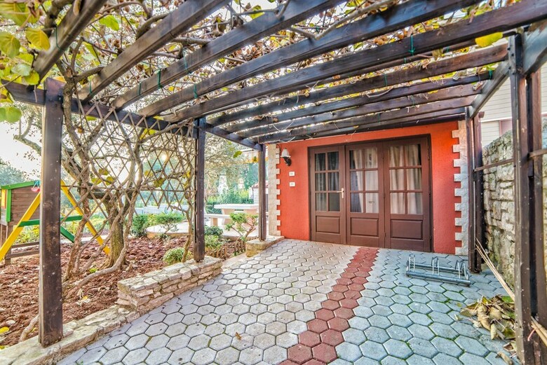 Apartamentos Holiday House Nada