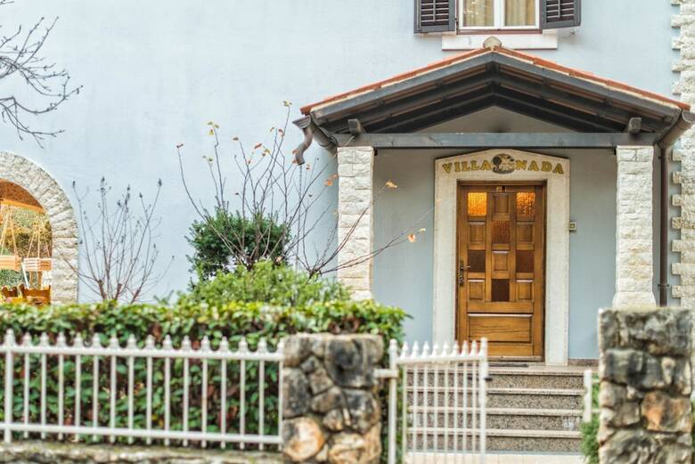 Apartamentos Holiday House Nada