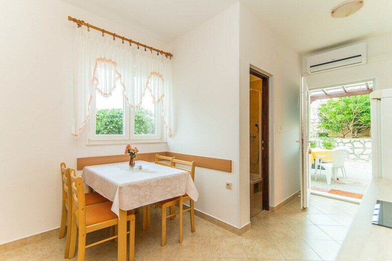 Apartments Valenti? 1304 Pag