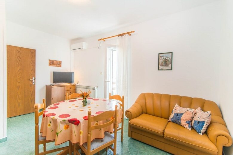 Apartments Valenti? 1304 Pag