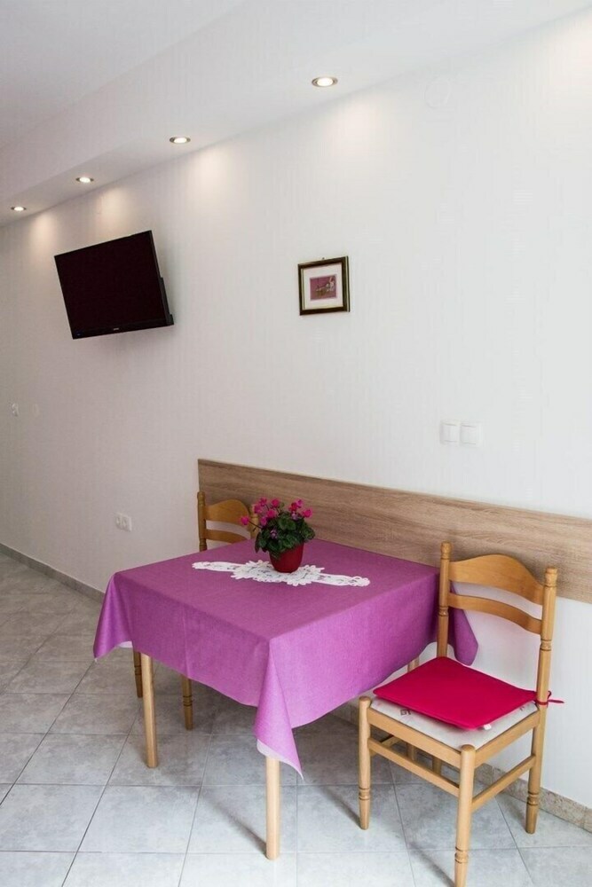 Apartments Valenti? 1304 Pag