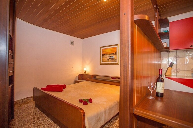 Apartments And Rooms Anita