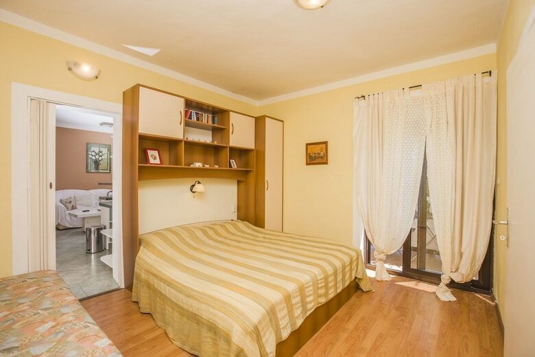 Apartments Debeli?
