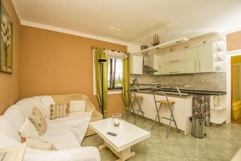 Apartments Debeli?