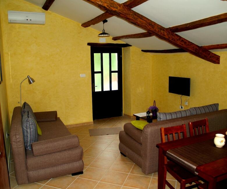Holiday House Kapitani