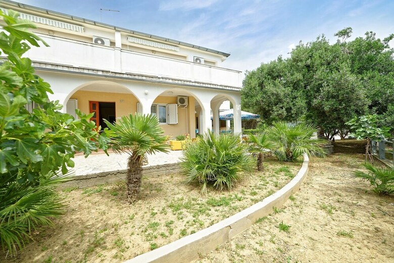 Apartments & Rooms Lanca