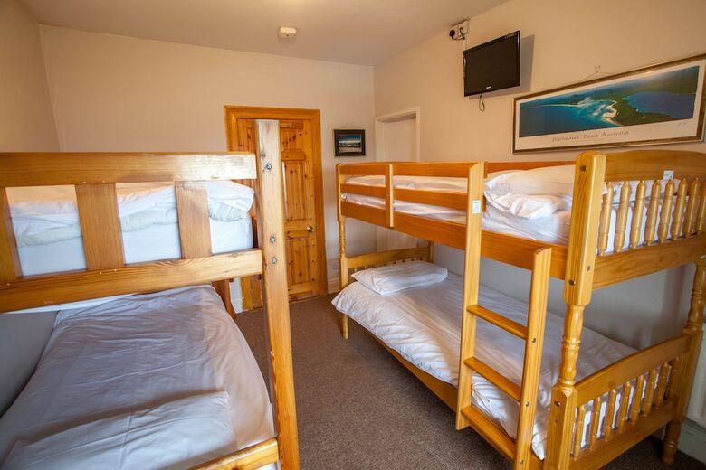 Hostal Turfnsurf Lodge And Surf School