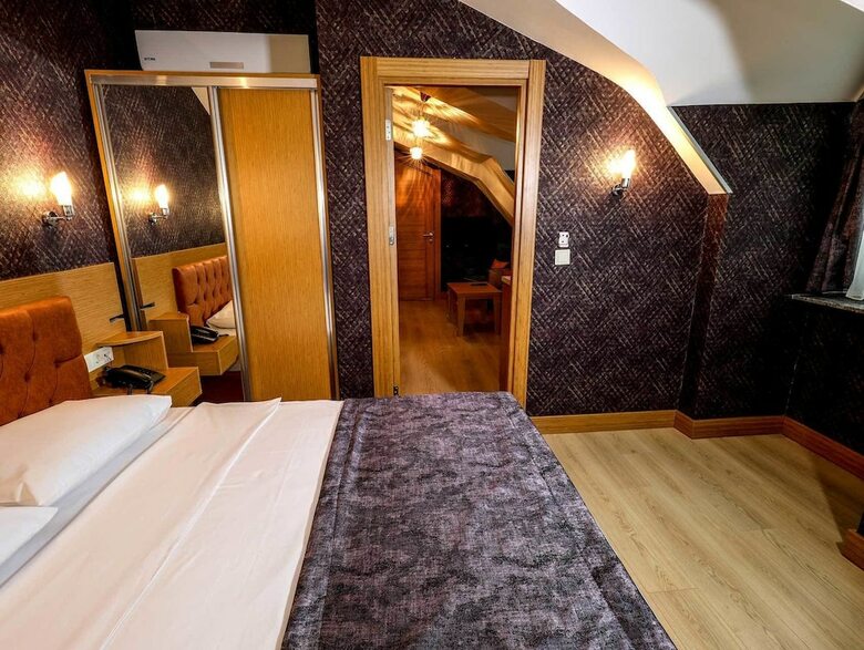 Hotel Grand Elmira Suites