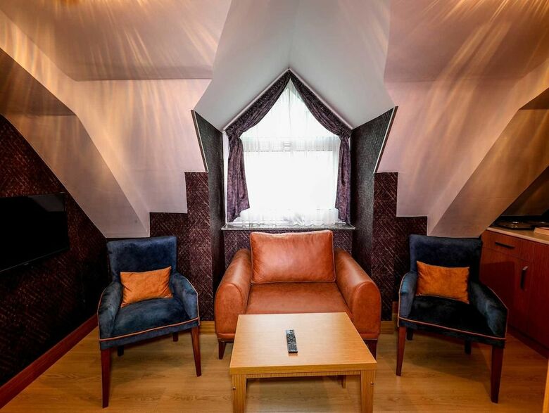 Hotel Grand Elmira Suites