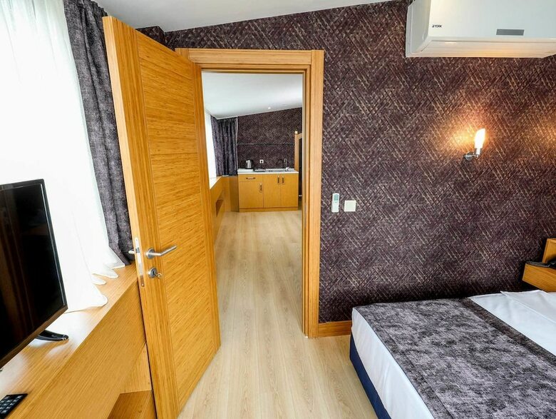 Hotel Grand Elmira Suites