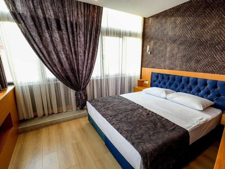 Hotel Grand Elmira Suites