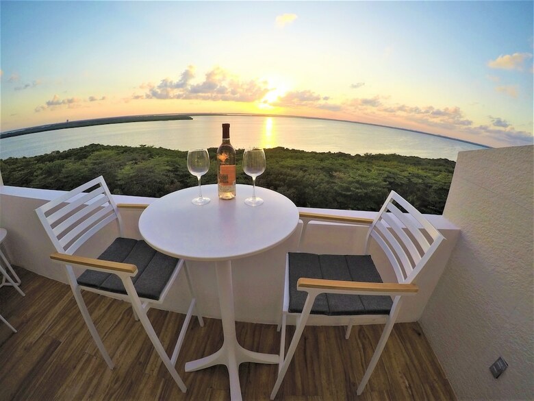 Apartamentos Beachfront Penthouses At Brisas By The Spot