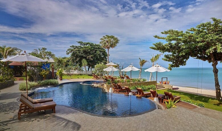 Hotel Khanom Beach Resort & Spa