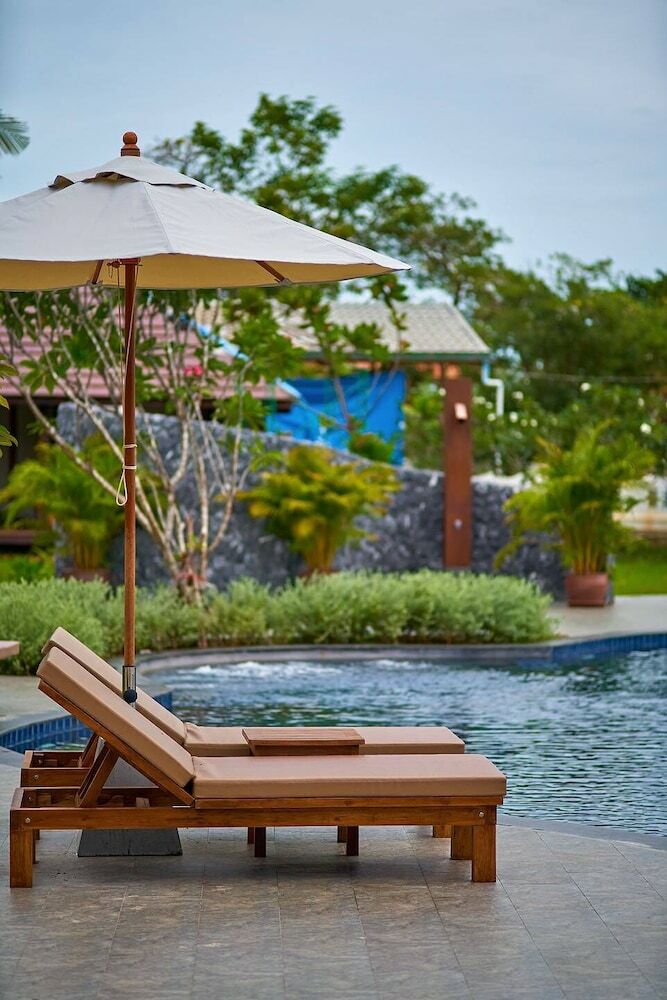Hotel Khanom Beach Resort & Spa