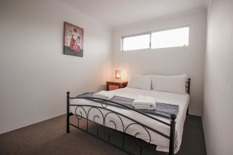 Osborne Park Home (Casa Blanca)